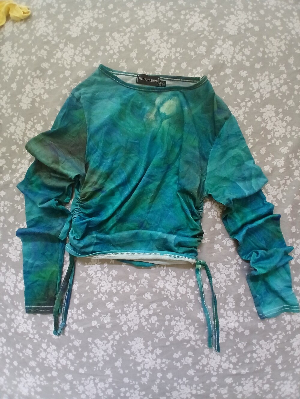PrettyLittleThing Teal & Green Ruched Long-Sleeve Crop Top
